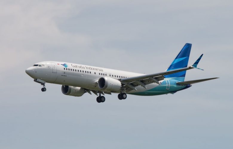 GARUDA INDONESIA ALAMI PECAH BAN DI KUALANAMU