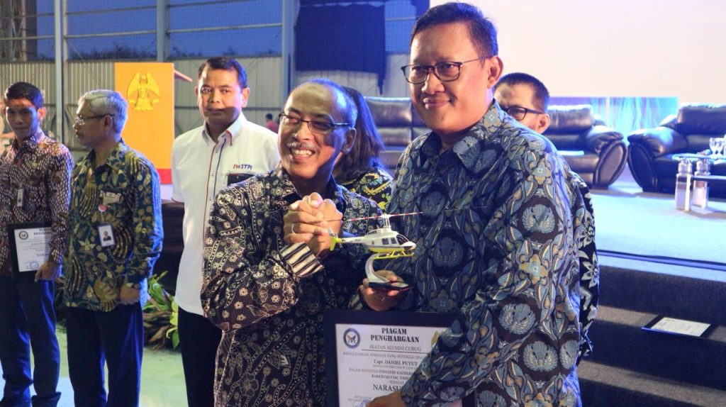 Salahudin Rafi RAKERNAS PERTAMA ALUMNI CURUG - Info Penerbangan
