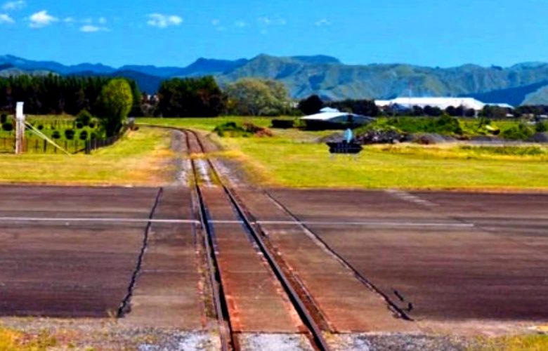 JALUR KERETA BERBAGI DENGAN BANDARA