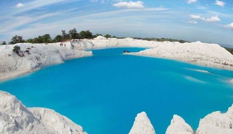 pesona danau biru bekas tambang