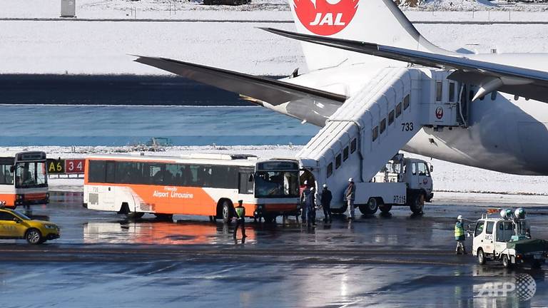 JAPAN AIRLINES TERGELINCIR DI BANDARA NARITA