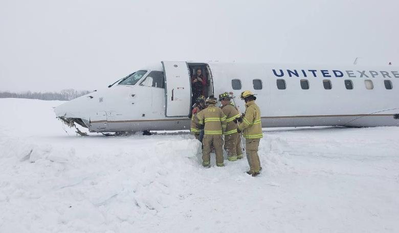 UNITED AIRLINES TERGELINCIR DI BANDAR UDARA AMERIKA